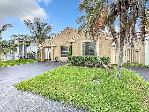 3rd image of 10724 NW 37th Pl