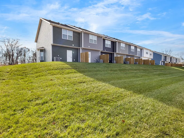 323 S Ridge Trl — Photo 34