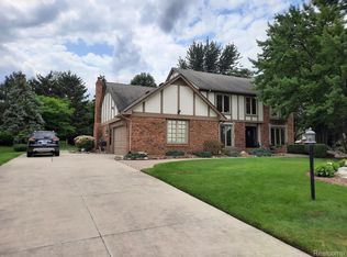 144 Telford Dr, Troy, MI 48085