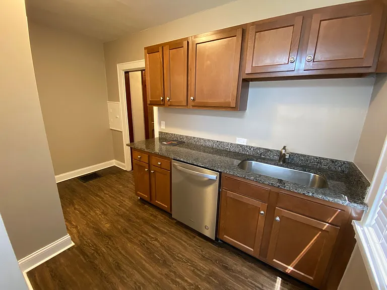 E 15th Ave 425-427 TNB — Photo 9