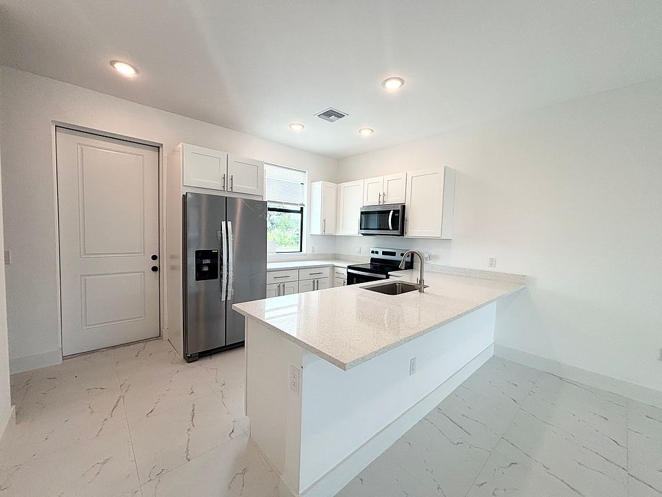 1st image of 4400 Golfview Blvd