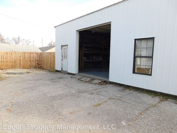5th image of 906 S High St