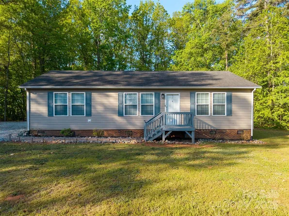 5039 Pine Springs Dr, Bessemer City, NC 28016