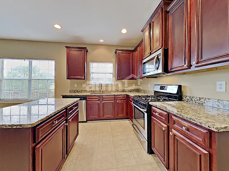 4975 Hopewell Manor Dr — Photo 4