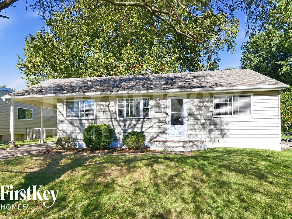 915 Campion Ln