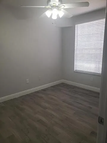 909 Belmont Pl — Photo 3