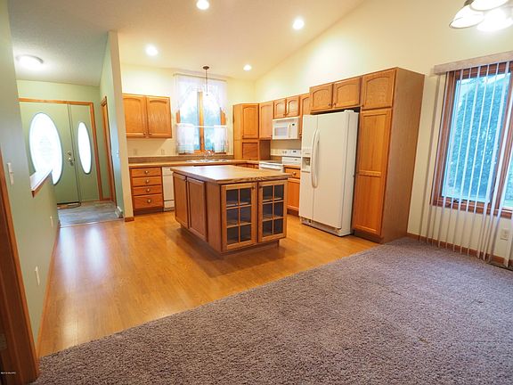 3rd image of 1143 Aspen Dr