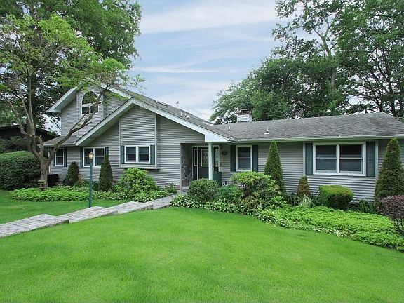 Front entry of home 3300 sqft