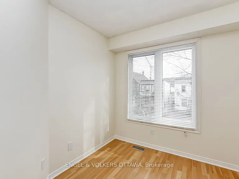 158 Rochester St W — Photo 17