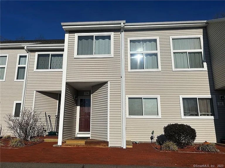 35 Ruth St #34 — Photo 1