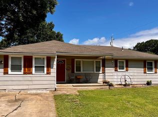 1302 S Water St, Clinton, MO 64735