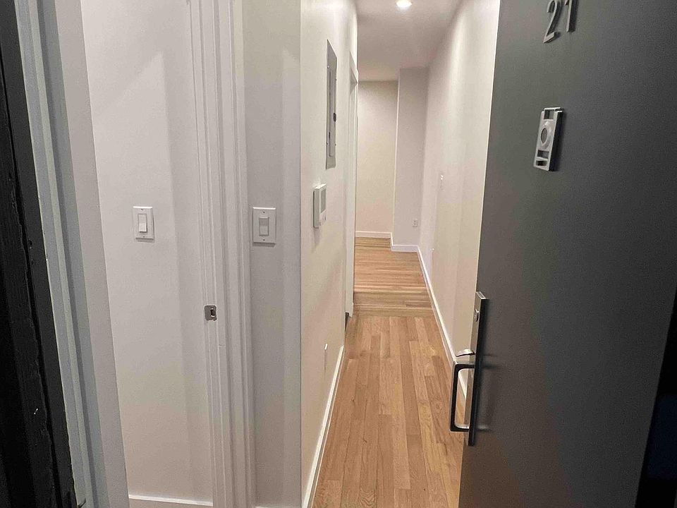 1st image of 300 10th St APT 21