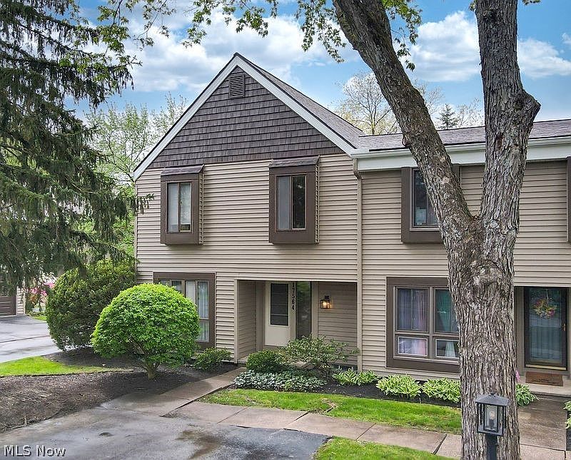 1st image of 17564 Fairlawn Dr