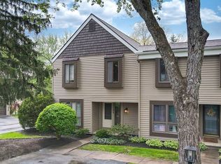 17564 Fairlawn Dr, Chagrin Falls, OH 44023