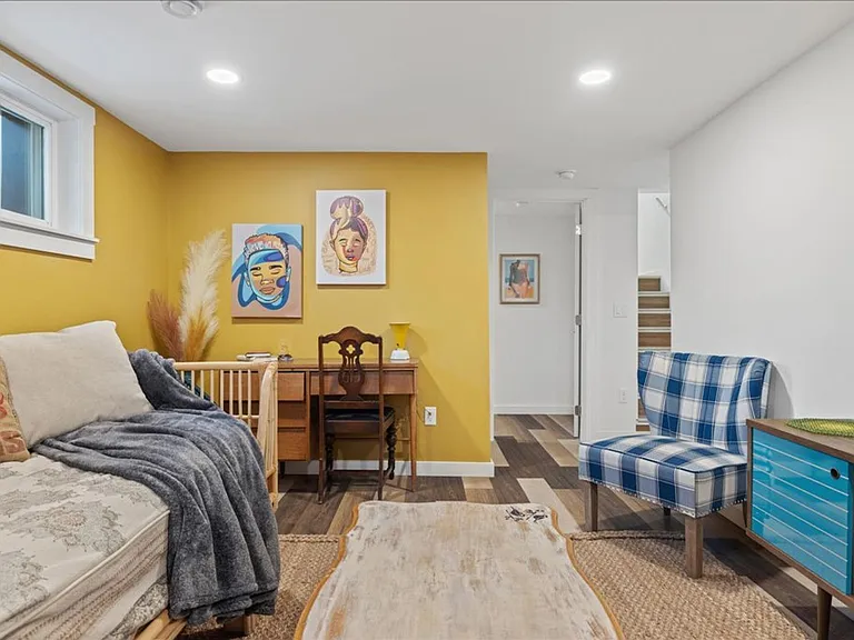 1702 Avenue C — Photo 14