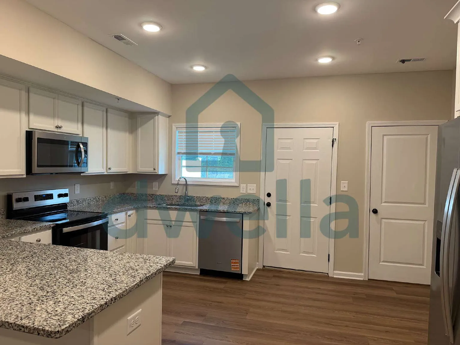 2 bed, 2.5 bath, 1581 sqft, $1,595 — Photo 3