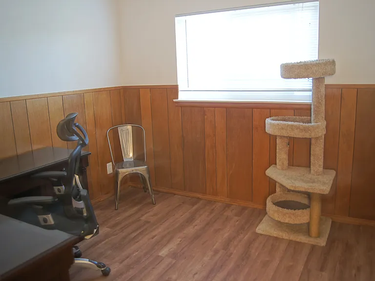 Bedtoom 3 used as office