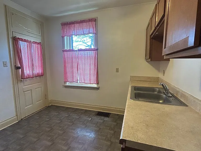 7 Hummel Ave — Photo 8