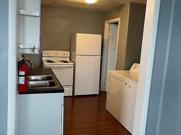 3rd image of 118 N Center St #1
