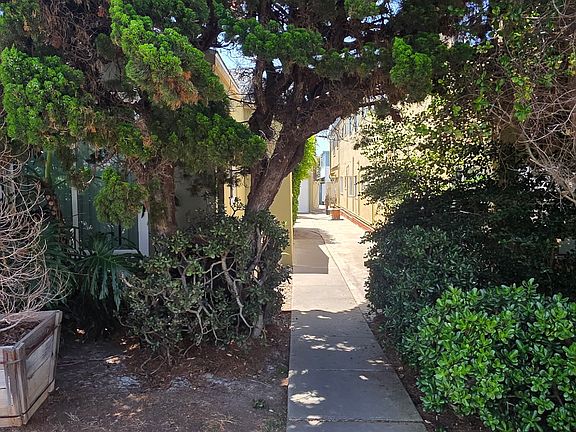 3rd image of 713 Missouri St