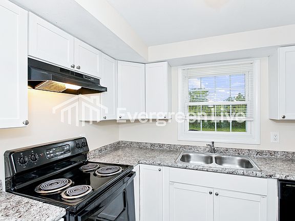5th image of 1909 Rockford Rd