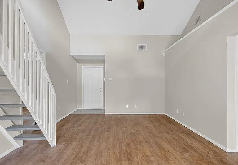 609 Trout St — Photo 4