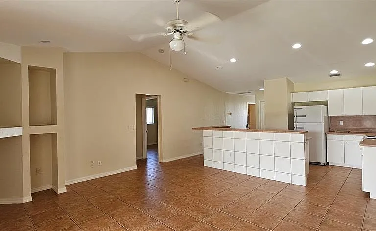3007 SW Santa Barbara Pl — Photo 6
