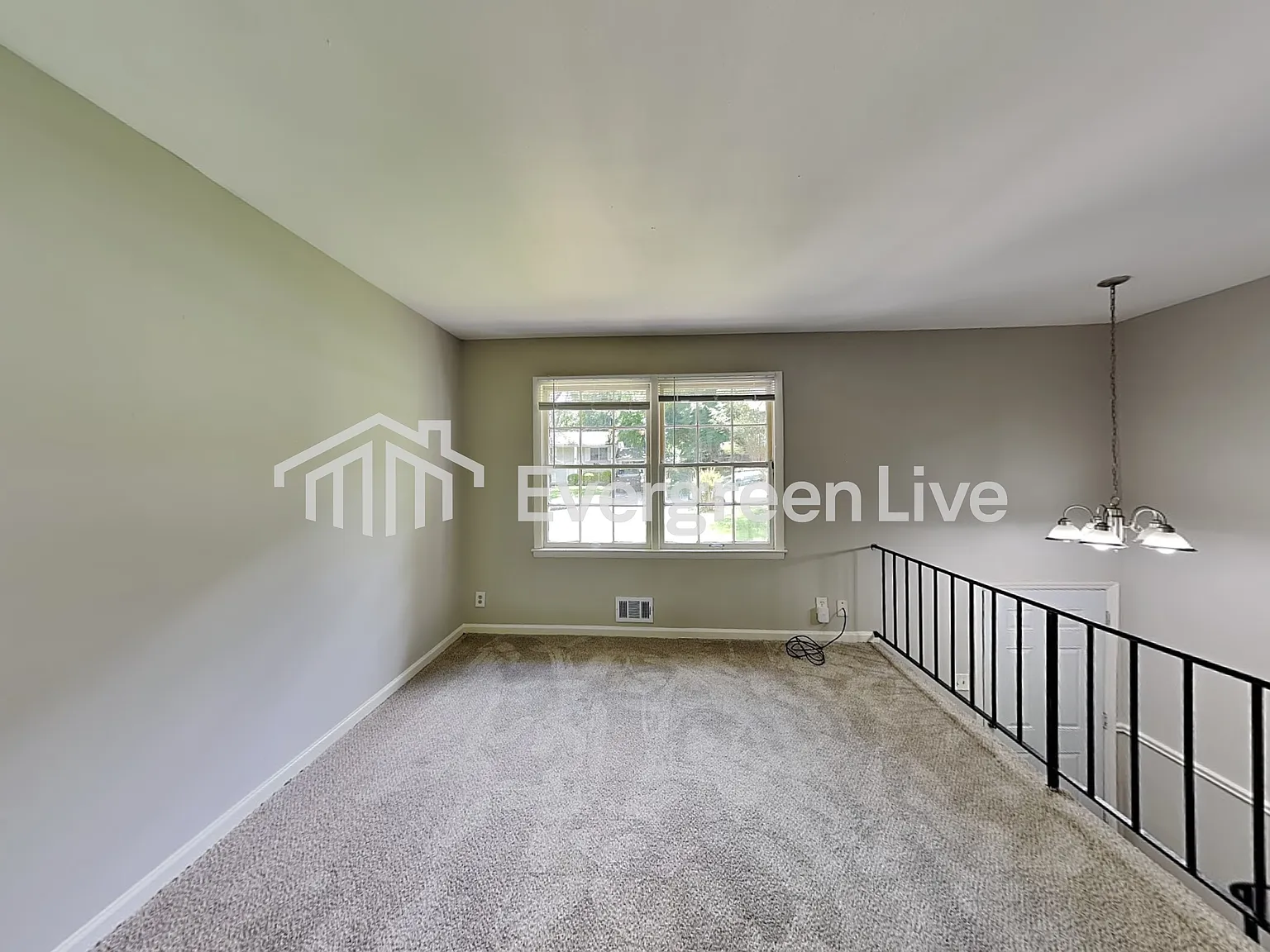 5 bed, 2.0 bath, 1000 sqft, $1,795 — Photo 2