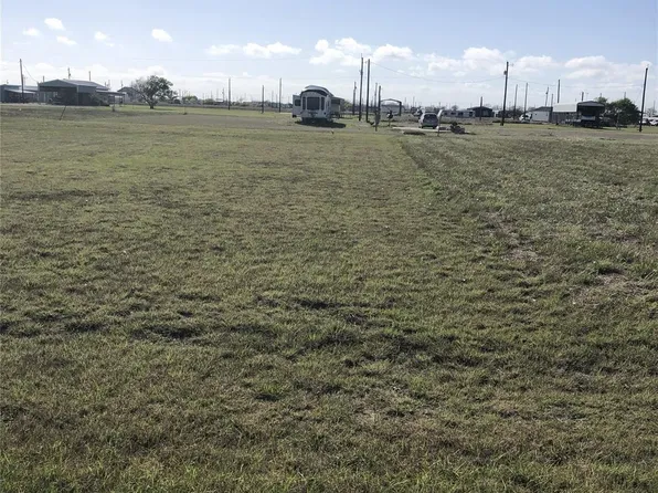190 Cobia Ln, Palacios, TX 77465