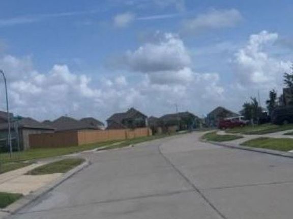 Exterior Neighborhood (street photo)