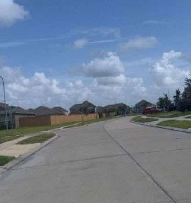 Exterior Neighborhood (street photo)