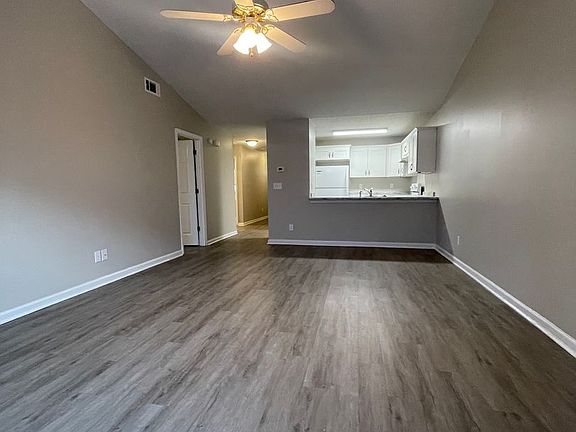 3rd image of 185 Leeswood Cir