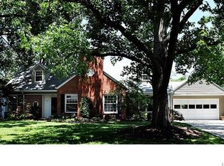 621 Bedford Oaks Dr, Saint Louis, MO 63122