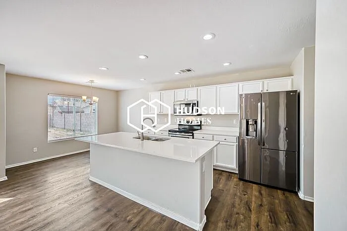 5638 S 10th Dr — Photo 8