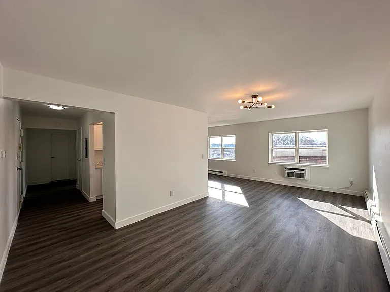 550 Washington Ave #23 — Photo 5
