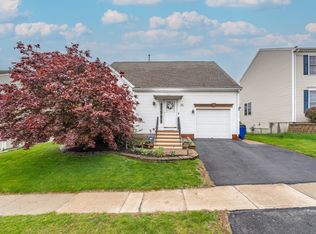 135 Mountain Laurel Way, Suffield, CT 06078