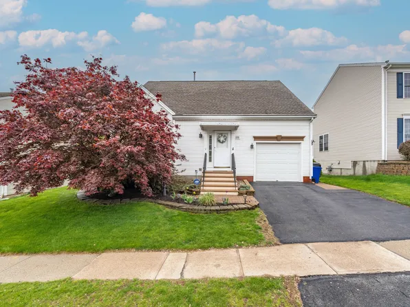 135 Mountain Laurel Way #135, Suffield, CT 06078