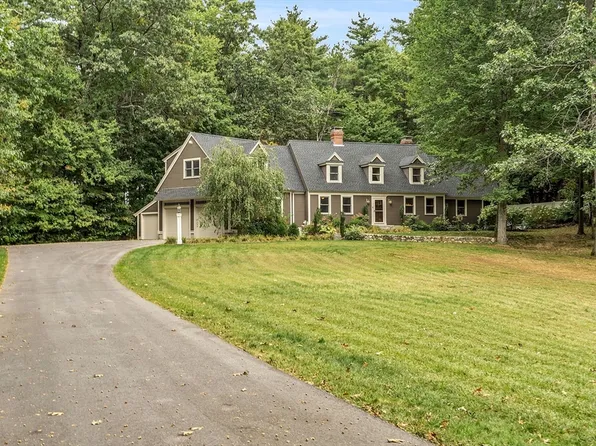 4 Colonial Dr, Merrimac, MA 01860