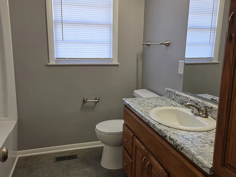 1200 E Beaumont St — Photo 14