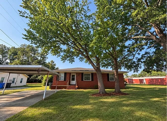 4937 Walnut Dr