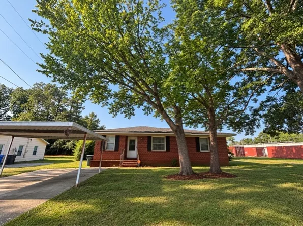 4937 Walnut Dr, Fayetteville, NC 28304