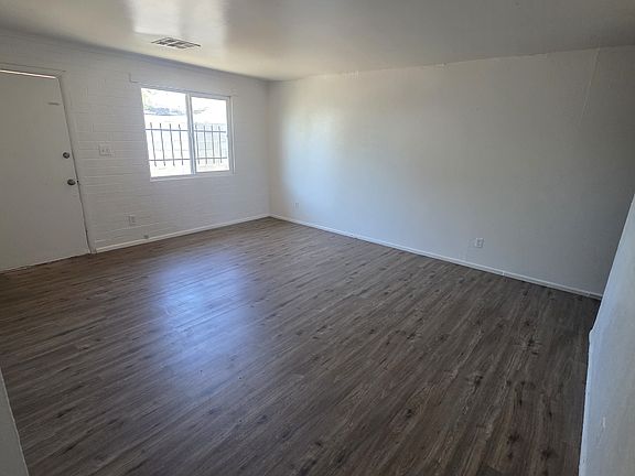 4th image of 2015 N 25th Pl APT 3