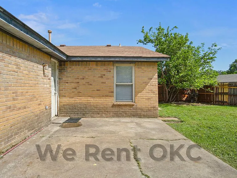 7500 NW 113th Pl — Photo 32