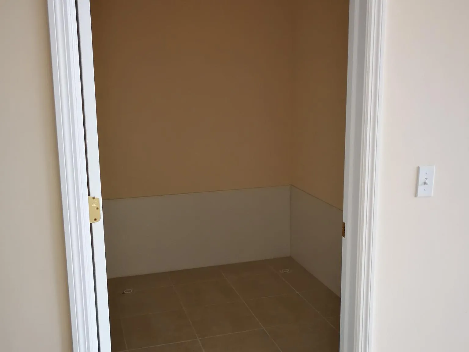 Studio, 2000 sqft, $2,700 — Photo 4