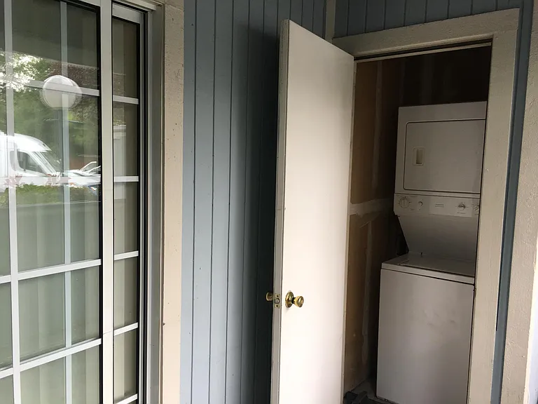 22509 Center St — Photo 5