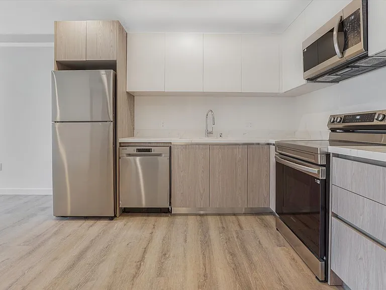 10918 Camarillo St #301 — Photo 15