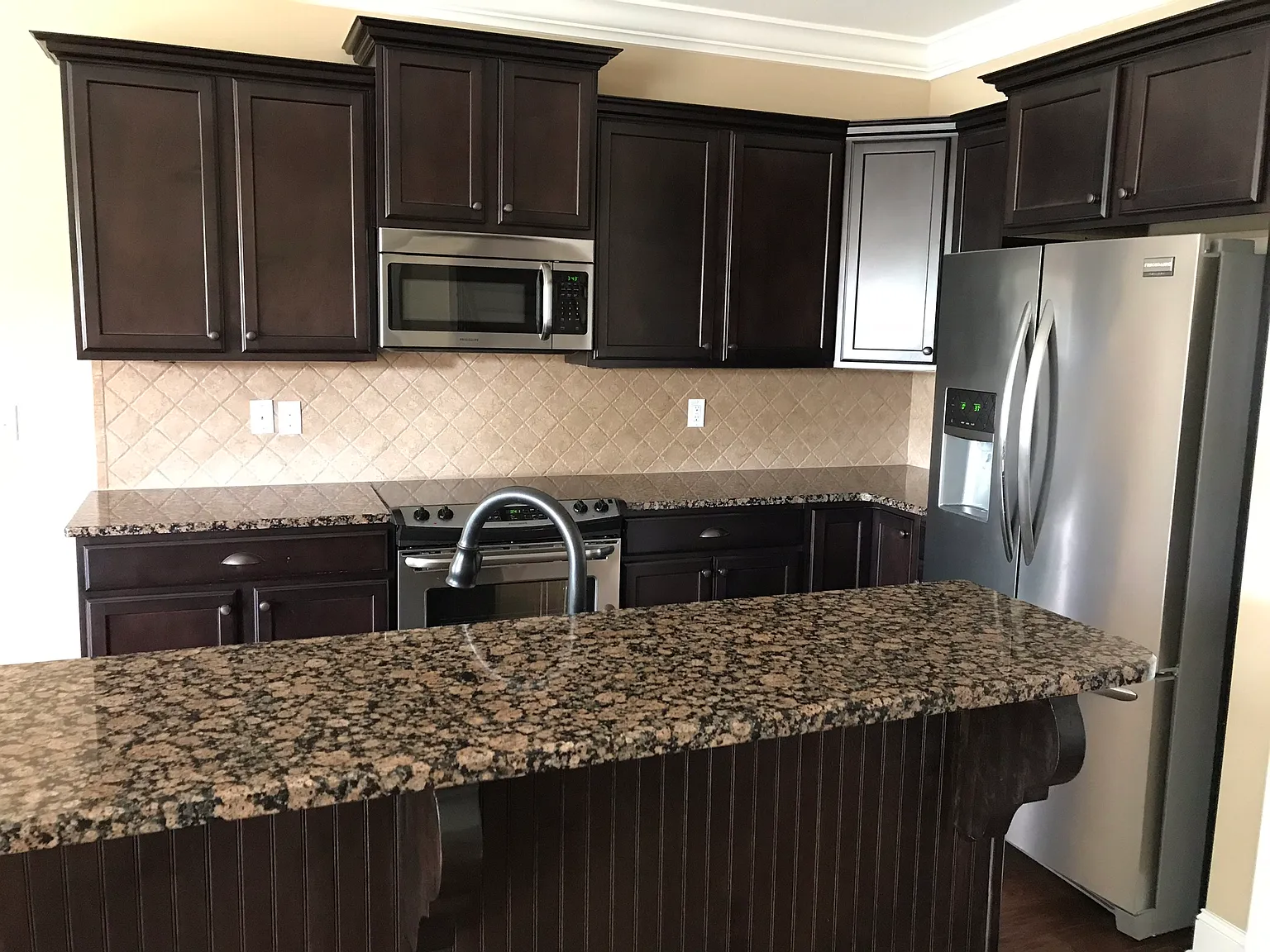 4 bed, 2648 sqft, $3,200 — Photo 4