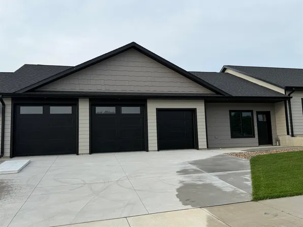 303 Greenview Dr, Yankton, SD 57078