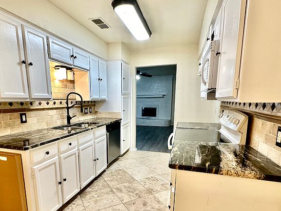 3rd image of 3820 Pueblo Trl