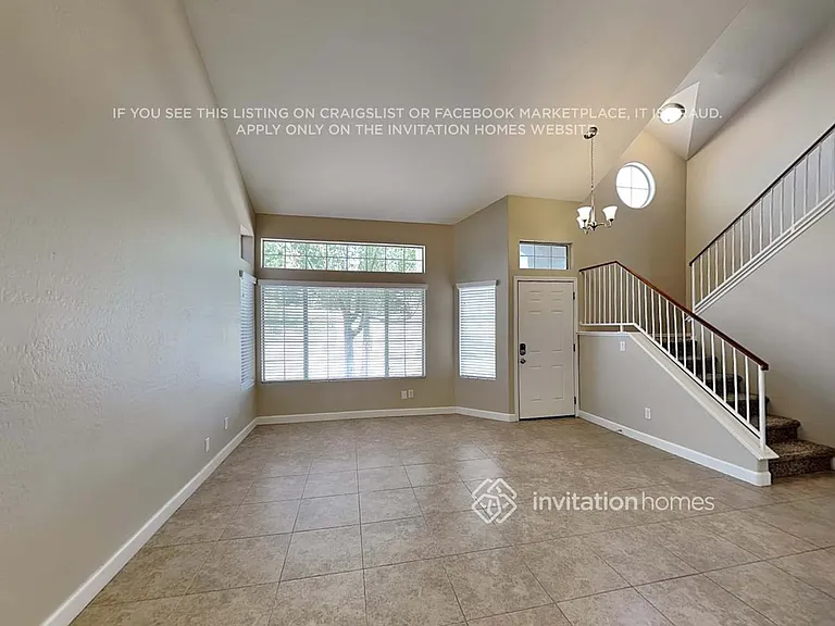 1140 N Leoma Ln — Photo 4